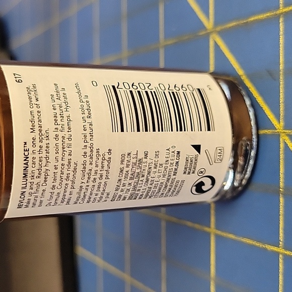 Revlon Skin-Caring Foundation - Shade 617 Ebony 30ml Bottle New - Picture 2 of 2